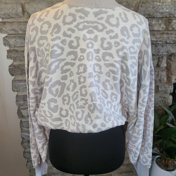 J.Lindeberg High Neck Leopard Print Crop Sue Knitted Sweater Gray White Womens S - Picture 7 of 12